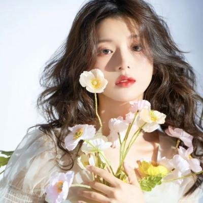 蒙娜丽莎与血月亮